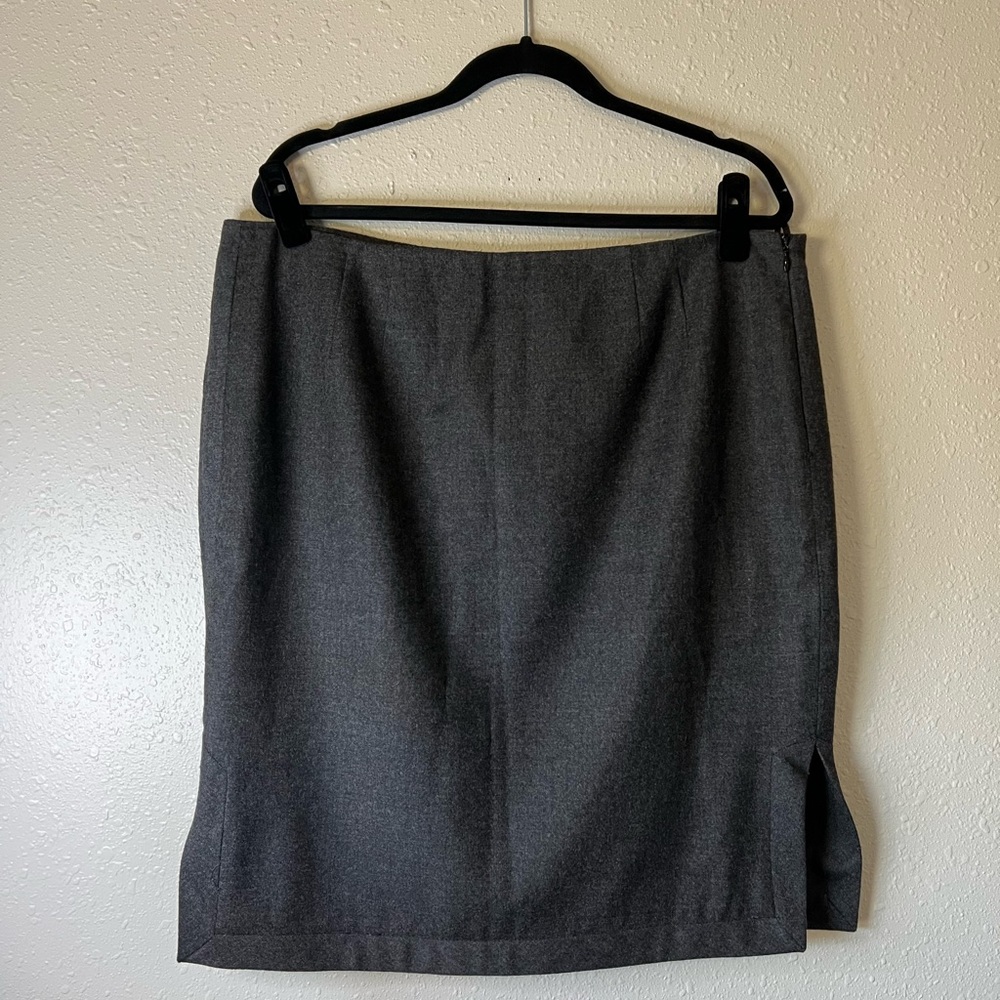 Valentino Vintage Knee-Length Grey Skirt size 12/XL